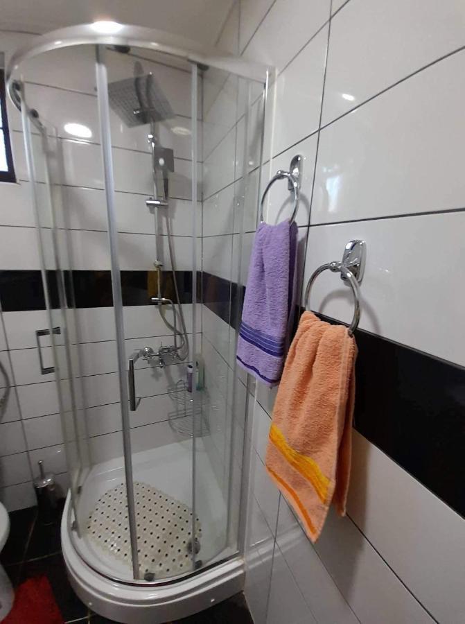 Stan Na Dan Gornji Milanovac-Centar-Nova Gradnja Apartment Exterior foto